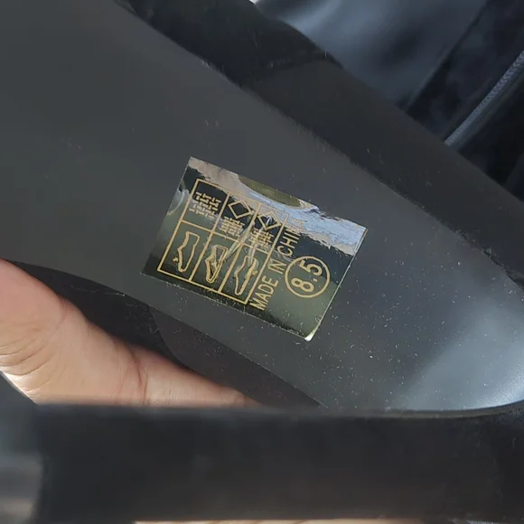 Elegant Black Over-the-Knee Boots - Picture 5 of 9